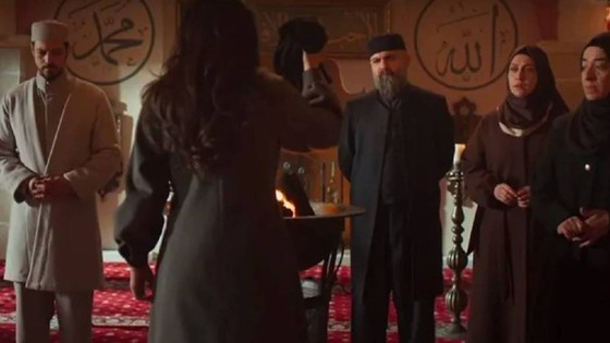 Fragman Sahnesi Tepki Çekmişti: Kızıl Goncalar Neden İki Haftadır Yayınlanmıyor?