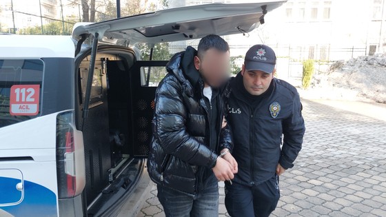 Dolandırıcılıktan Aranan Şüpheli Polisler Tarafından Yakalandı