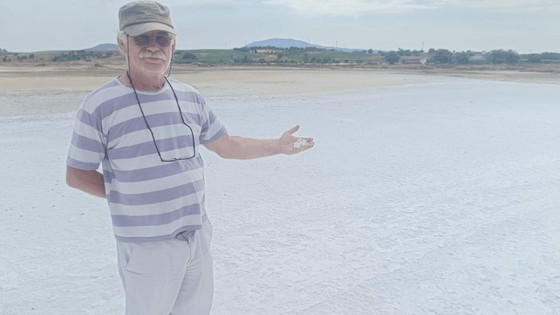 Göl Buhar Olup Uçtu, Geriye Tuzu Kaldı