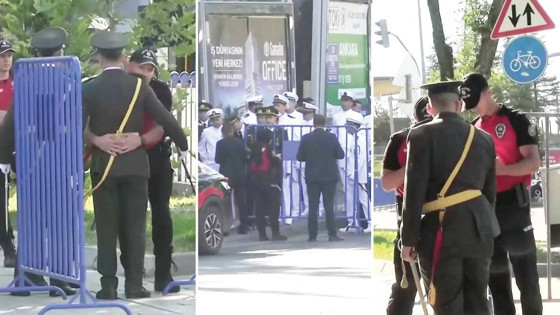 Anıtkabir'e Giren Askerler Polis Tarafından Arandı, CHP Tepki Gösterdi