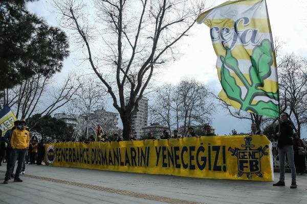 Fenerbahçe taraftarı hakem kararlarını protesto etti - Resim: 5