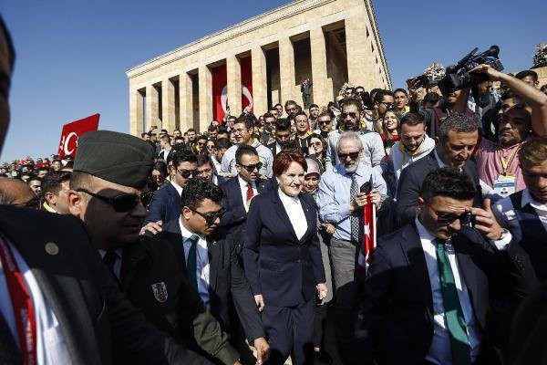 Meral Akşener'den gençlerle Anıtkabir çıkarması - Resim: 3