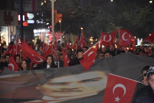 Sivas'ta Fener Alayı ve Cumhuriyet Yürüyüşü - Resim: 1