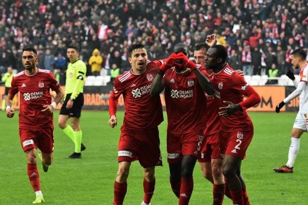 Demir Grup Sivasspor - Göztepe maçından kareler - Resim: 13