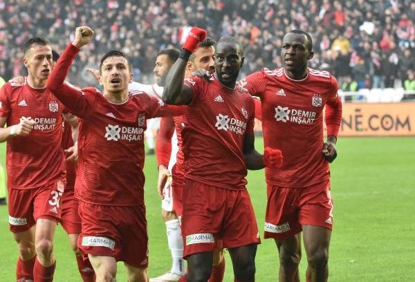 Demir Grup Sivasspor - Göztepe maçından kareler - Resim: 12