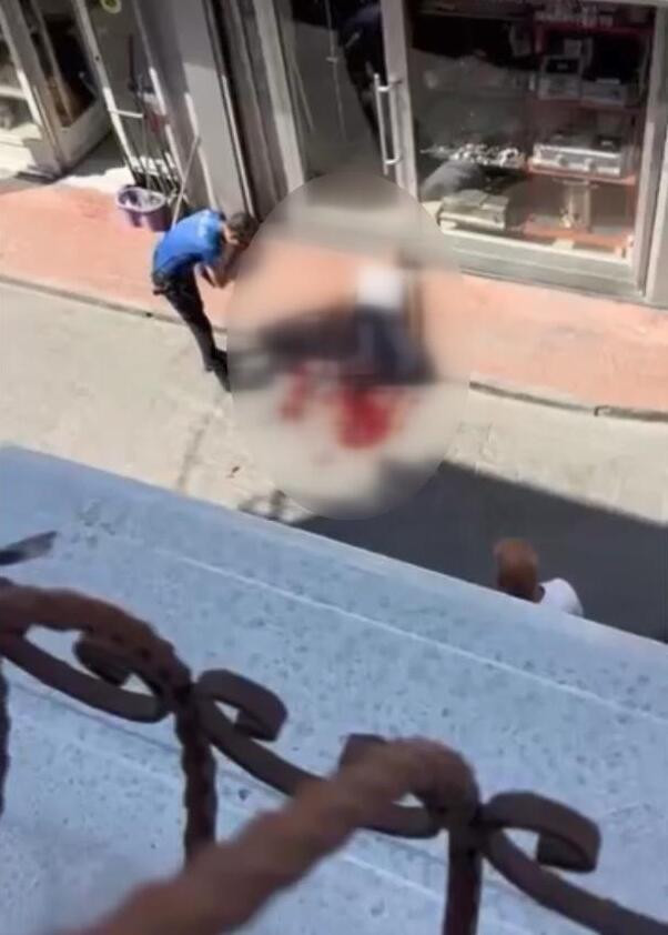 Kasımpaşa’da Sokak Ortasında Linç Girişimi! Dubayla Vurdular, 3 Yerinden Bıçakladılar, Taciz İddiası Kanlı Bitti - Resim : 4