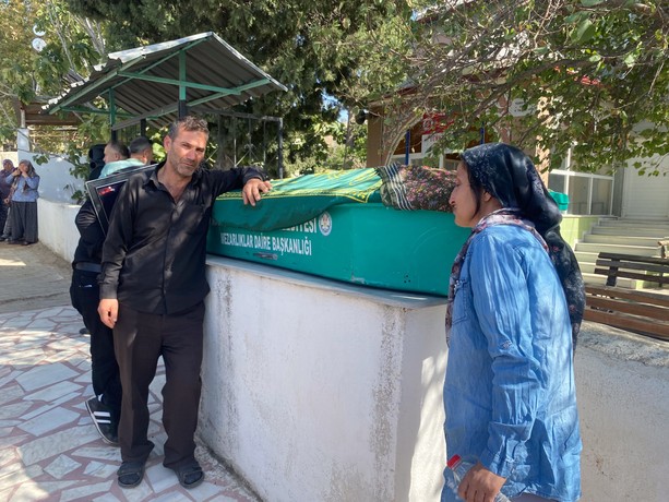 Öldürülen Pelin'in Annesinin Sözleri Yürekleri Dağladı: 'Affet Beni Kızım, Sana Sahip Çıkamadım!' - Resim : 1
