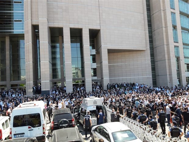 Avukatlardan, iktidarın çoklu baro sistemi düzenlemesine protesto - Resim: 1