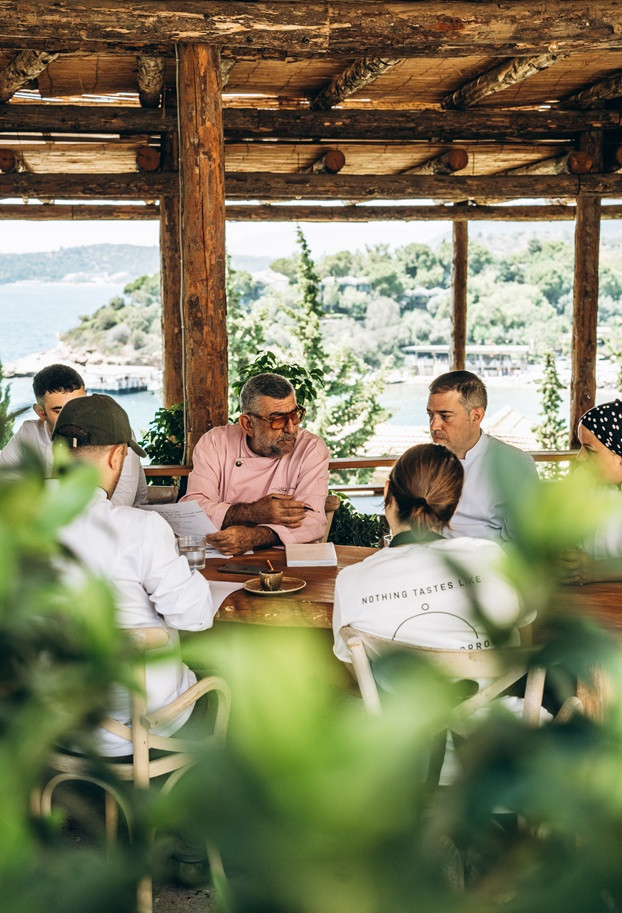 'Yemekteki İdolüm Annem, Mirasım Babam', Ahmet Güzelyağdöken ile Topraktan Tabağa Gastronomi Yolculuğu - Resim : 2