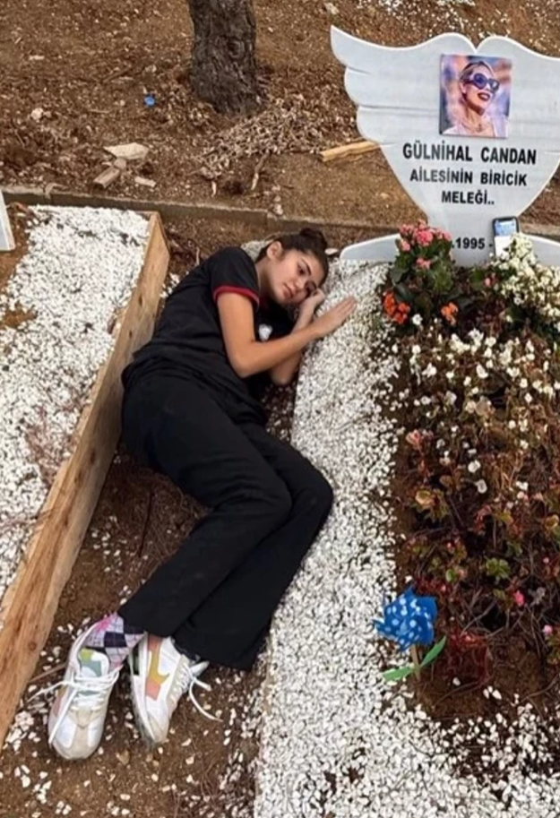 Nihal Candan’ın Annesinden Mezar Başında Yürek Sızlatan İsyan: 'O Lanet Tuşları Silah Olarak Kullandınız' - Resim : 2