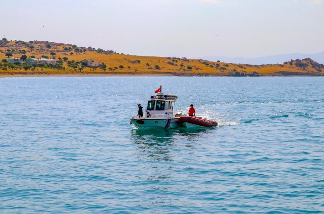 Van'da batan teknenin yeri tespit edildi - Resim: 5