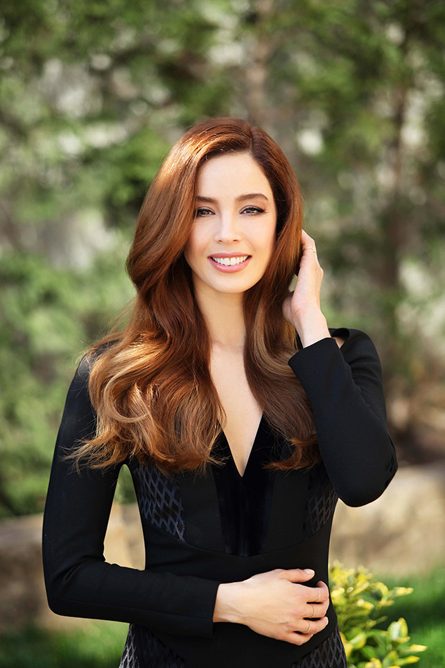 2002 Kainat Güzeli Azra Akın Güzellik Sırrını Yıllar Sonra Açıkladı! 2 Şey Söyledi - Resim : 2