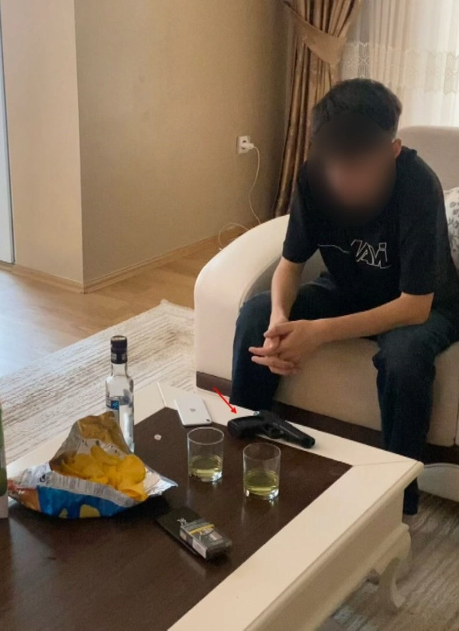 Minguzzi Cinayetinde Kan Donduran Görüntü: Ahmet'i Katledip Gülerek Poz Vermişler - Resim : 3