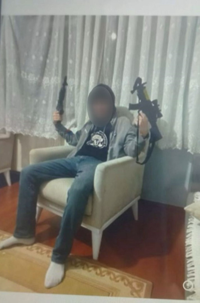 Minguzzi Cinayetinde Kan Donduran Görüntü: Ahmet'i Katledip Gülerek Poz Vermişler - Resim : 4