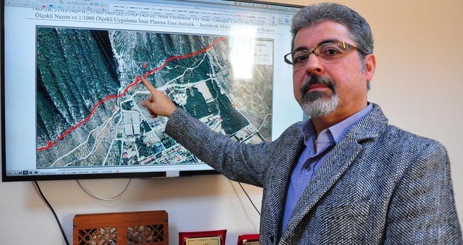 "Depremin suçu yok" diyen Prof. Sözbilir: Binalar, sıvılaşma tehlikesiyle inşa edilmiş - Resim: 1