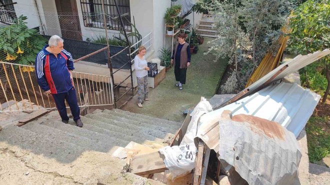 Otomobil evin bahçesine düştü, mahalleli drift atanlardan dert yandı