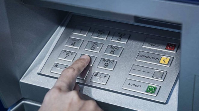 ATM’den Para Çekenler Dikkat: Yanlışlıkla Bu Tuşa Basınca Hesaptaki Para Sıfırlanıyor