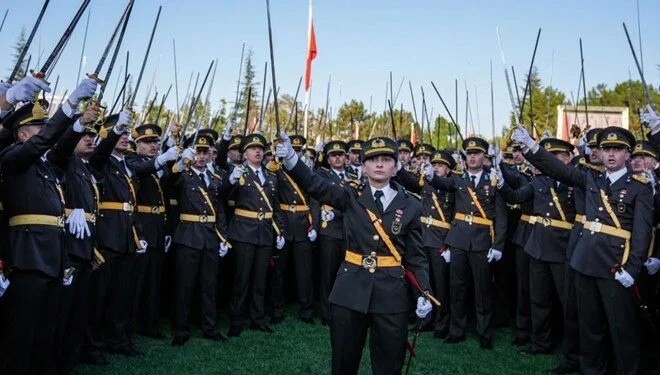 Eski AKP'li İsimden 'Teğmenler' Çıkışı: AKP Güç Oyununu Çatışma Siyasetiyle Kazandı - Resim : 1