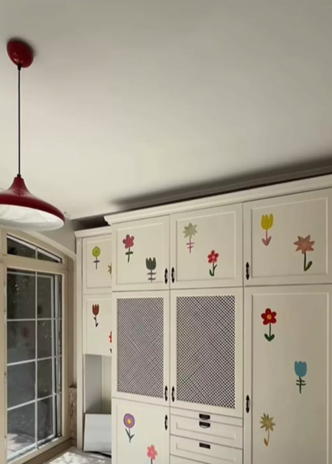 Berfu ve Eser Yenenler’in Yeni Evine Sosyal Medyada Eleştiri Yağdı: ‘Kreş mi Burası?’ - Resim : 2