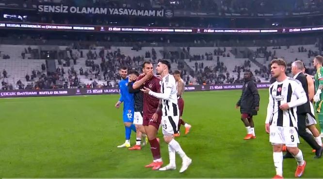 Beşiktaş'tan Dolmabahçe'de Görkemli Zafer! Kartal Gol Yağdırdı, Hatayspor Küme Düştü - Resim : 1
