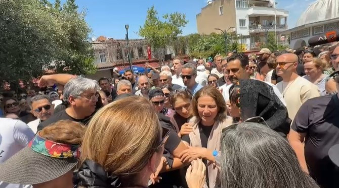 Kızılcık Şerbeti'nin Işıl'ı Ece İrtem'e Acı Veda: Gözyaşlarıyla Son Yolculuğuna Uğurlandı - Resim : 3