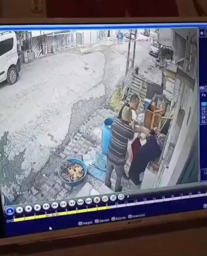 Başakşehir’de Vicdanları Sızlatan Komşu Dehşeti! 58 Yaşındaki Kadını Dakikalarca Darp Ettiler - Resim : 2