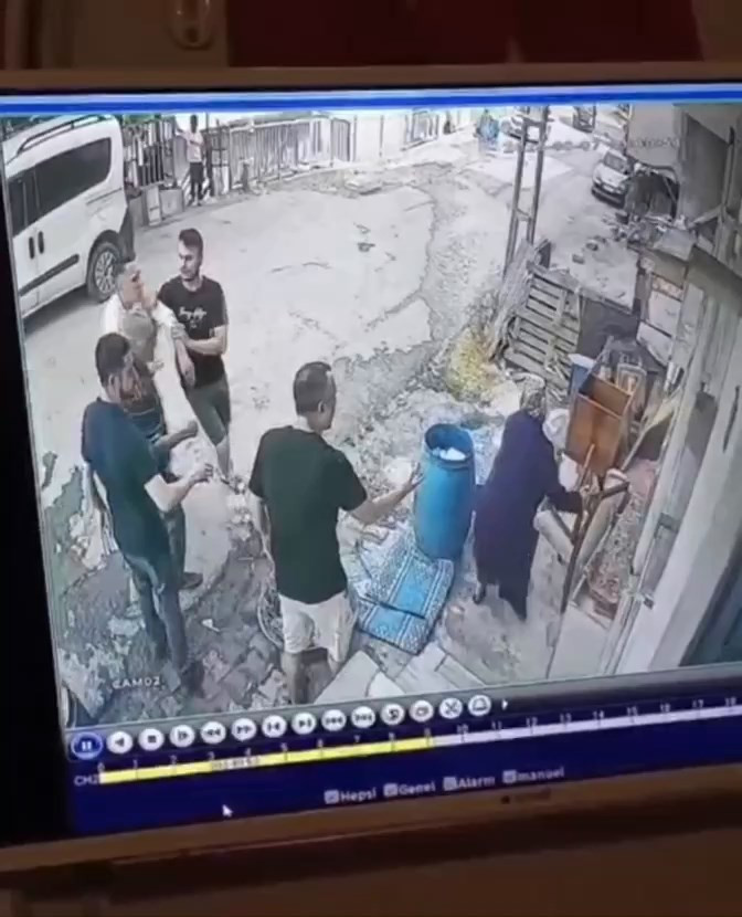 Başakşehir’de Vicdanları Sızlatan Komşu Dehşeti! 58 Yaşındaki Kadını Dakikalarca Darp Ettiler - Resim : 1