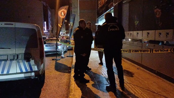 Kurşun Yağdırıp Kaçtılar! Çorum'da Dövmeci Dükkanına Pompalı Tüfekle Saldırı - Resim : 1