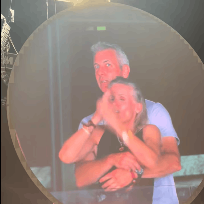 Coldplay Konserindeki Görüntüler Dünyanın Gündemine Oturmuştu: CEO Deviren Kamera İçin Karar Çıktı - Resim : 1