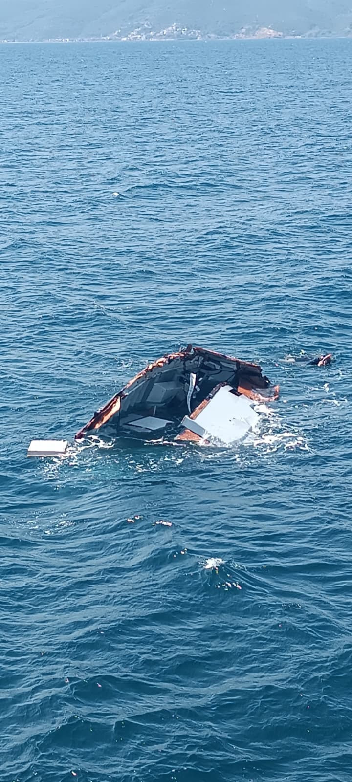 Ünlü İş İnsanı Denizde Kayboldu! Teknesi Parçalanmış Halde Bulundu - Resim : 1