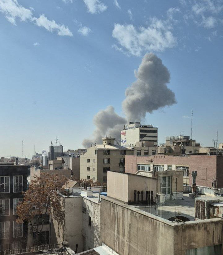 Tahran'da Patlama Sesleri! İsrail ve ABD, İran'ı Vuruyor: İşte Bölgeden İlk Görüntüler - Resim : 3