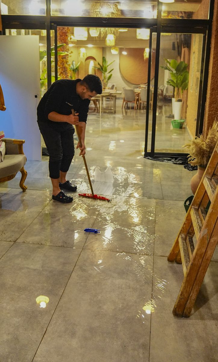 İzmir Sele Teslim! 4 İlçe Kabusu Yaşıyor... Evler Su Altında Kaldı, Duvarlar Yıkıldı, Rögarlar Taştı - Resim: 32