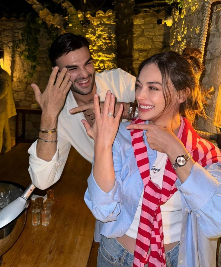 Ünlü Oyuncu Rabia Soytürk Galatasaray’ın Yıldızı Torreira ile Aşk mı Yaşıyor? Herkes Bu İddiayı Konuşuyor - Resim : 2