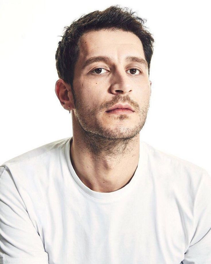 Ünlü Oyuncuya Teklif Yağmıştı: Uraz Kaygılaroğlu O Diziye 'Evet' Dedi - Resim : 1