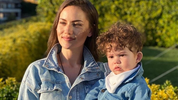 Burak Özçivit ve Fahriye Evcen'in oğlu Karan sosyal medyayı salladı - Resim: 1