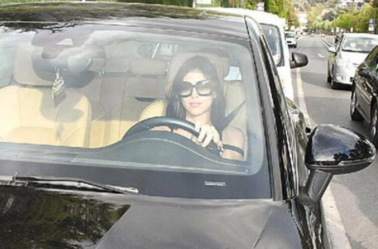 Hülya Avşar'ın kızı Zehra Çilingiroğlu, yasağı delince ceza yedi! - Resim: 5