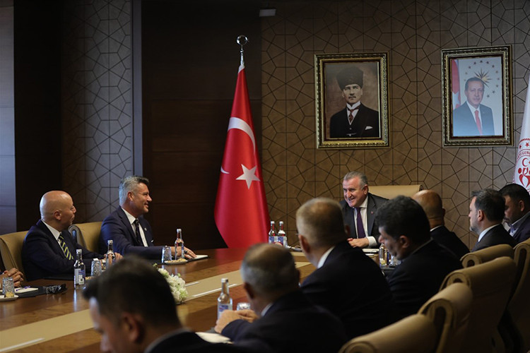 Fenerbahçe Başkanı Sadettin Saran'dan Gençlik ve Spor Bakanı Bak'a Ziyaret - Resim : 1