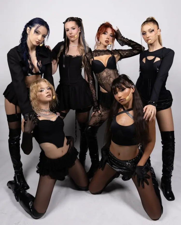 Manifest’ten Büyük Sürpriz! Sosyal Medyaya Damga Vurdu… Hem Eleştiri Hem Beğeni Topladı - Resim : 4