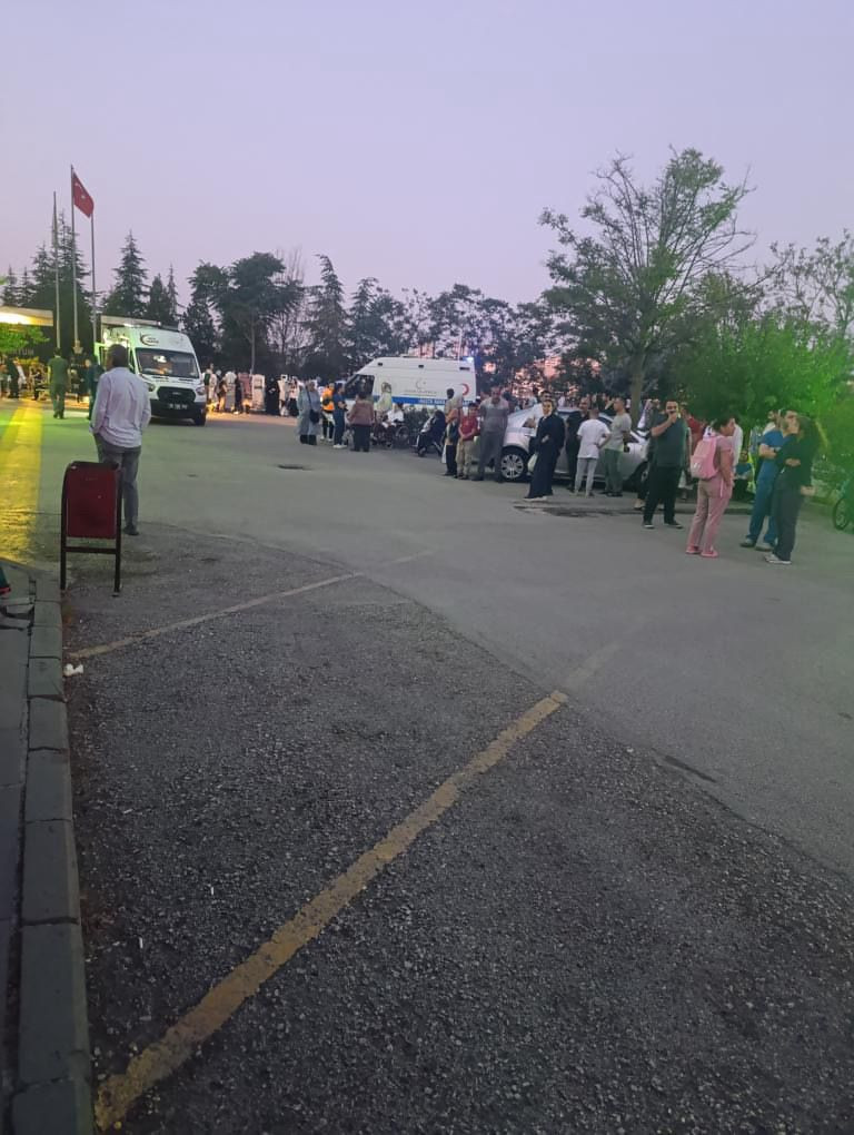 Ankara'da Panik Anları! Hastalar Acilen Tahliye Edildi - Resim : 1