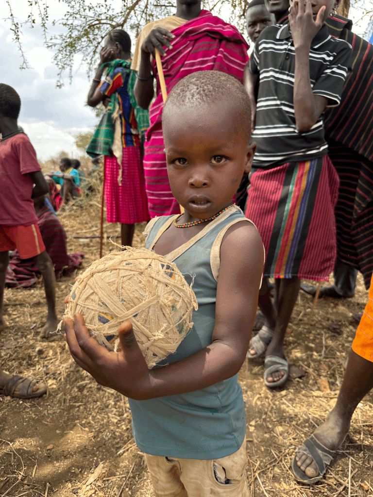 Karamojalar ve germanik sandalye - Resim : 8