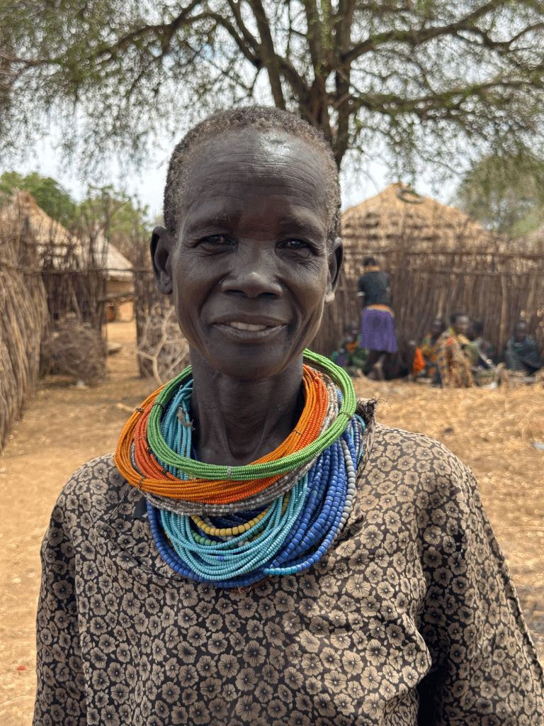 Karamojalar ve germanik sandalye - Resim : 2