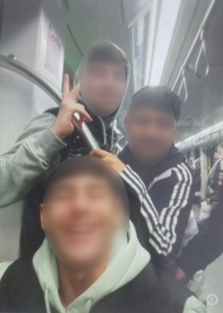 Minguzzi Cinayetinde Kan Donduran Görüntü: Ahmet'i Katledip Gülerek Poz Vermişler - Resim : 2