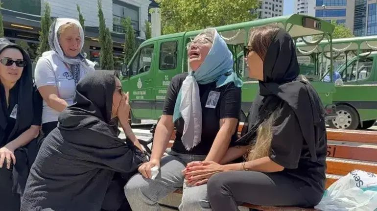 Nihal Candan'ın Annesinden Yürek Yakan Paylaşım: 'Kalbin İğrençliklere Dayanamadı' - Resim : 2