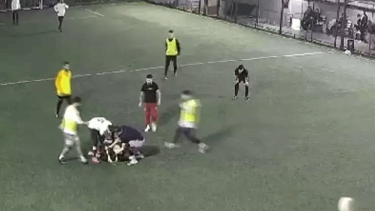 Biri 17 Biri 20 Yaşında... Bir Anda Yere Yığıldılar! İki Maç İki Ölüm - Resim : 1