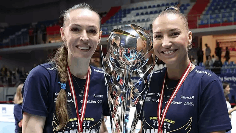 Eda Erdem Bavullarını Topladı, Güney Kore'nin Yolunu Tuttu: Yanında Meliha da Var! - Resim: 1