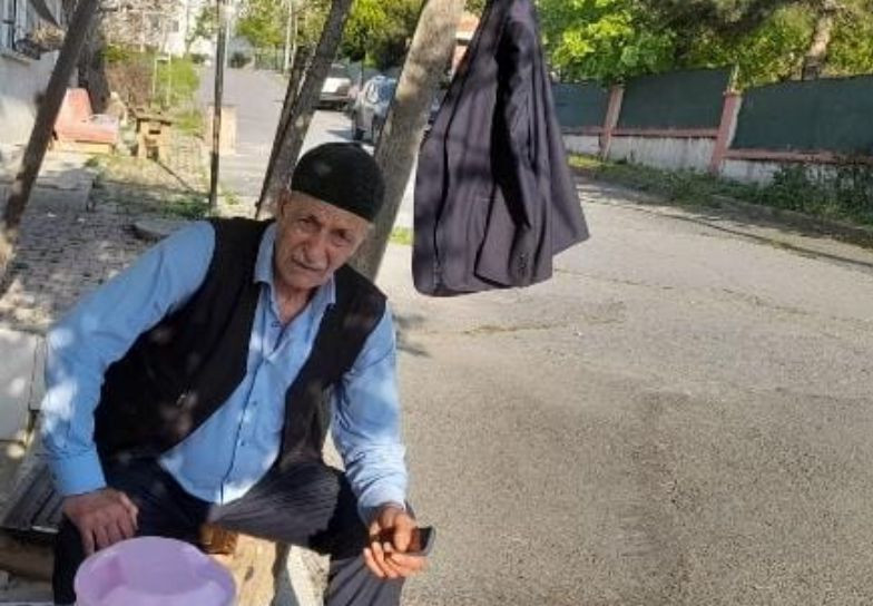 İstanbul&rsquo;da Cami Avlusunda Silahlı Saldırı! Yaşlı Adam Hayatını Kaybetti - Resim : 1