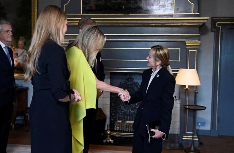 NATO Zirvesi'nin Yıldızı! Kraliçe Geceye Damga Vurdu... Dünya Liderleri Gözlerini Alamadı - Resim : 3