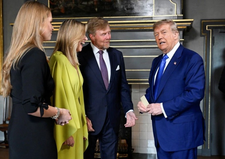 NATO Zirvesi'nin Yıldızı! Kraliçe Geceye Damga Vurdu... Dünya Liderleri Gözlerini Alamadı - Resim : 6