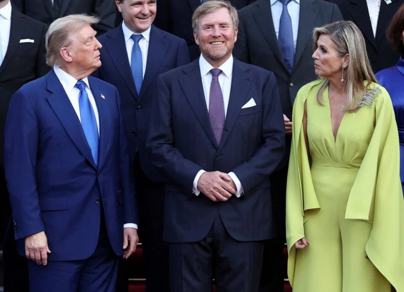 NATO Zirvesi'nin Yıldızı! Kraliçe Geceye Damga Vurdu... Dünya Liderleri Gözlerini Alamadı - Resim : 4