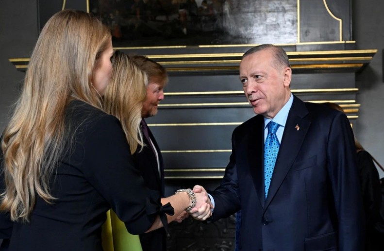NATO Zirvesi'nin Yıldızı! Kraliçe Geceye Damga Vurdu... Dünya Liderleri Gözlerini Alamadı - Resim : 8
